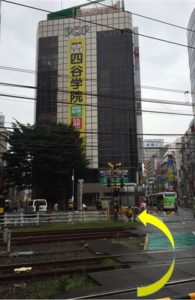 小田急線町田駅東口からのアクセスが便利です。東口を出て、左手側の踏切を渡り、ＰＯＰビルを左斜め側の道に入ります。